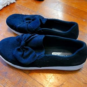 Sketchers Black Bow slip on sneakers
